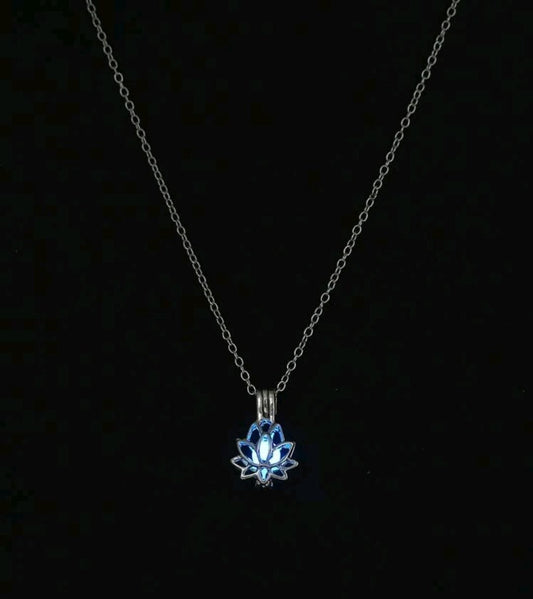 Colar Cassino Lótus com Pérola de Escape (brilha no escuro)