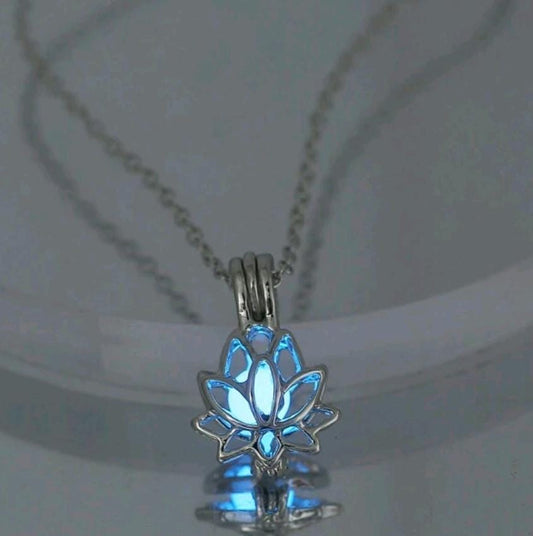 Colar Cassino Lótus com Pérola de Escape (brilha no escuro)